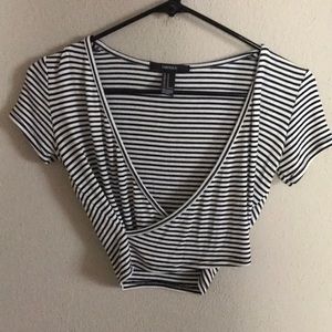 Black and white v neck crop top